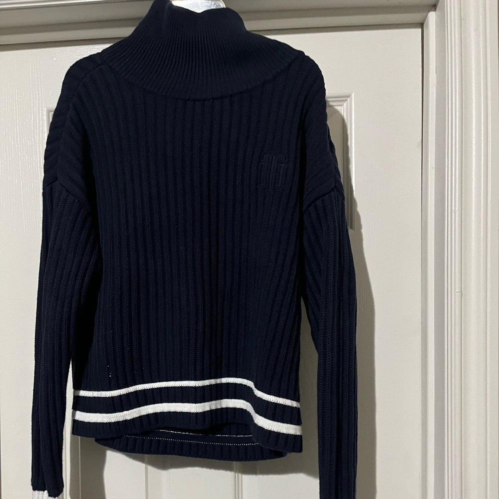 NWOT Tommy Hilfiger sweater